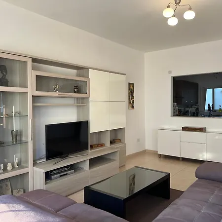 R1 Radiant With Exclusive Balcony And Ensuite Otel