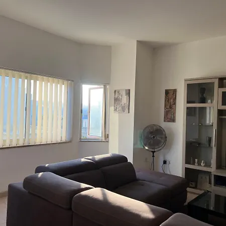 호텔 R1 Radiant With Exclusive Balcony And Ensuite Is-Swieqi