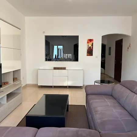R1 Radiant With Exclusive Balcony And Ensuite *