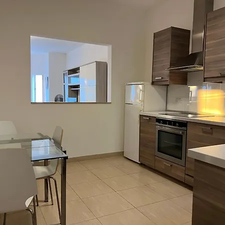 R1 Radiant With Exclusive Balcony And Ensuite * Is-Swieqi