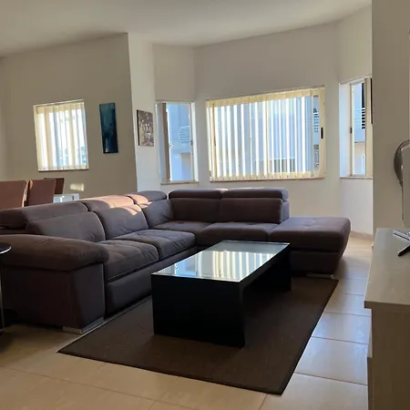 R1 Radiant With Exclusive Balcony And Ensuite فندق *