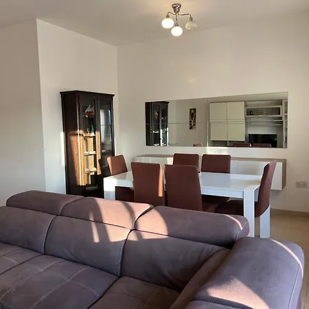 فندق R1 Radiant With Exclusive Balcony And Ensuite *