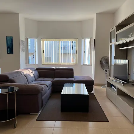 R1 Radiant With Exclusive Balcony And Ensuite فندق